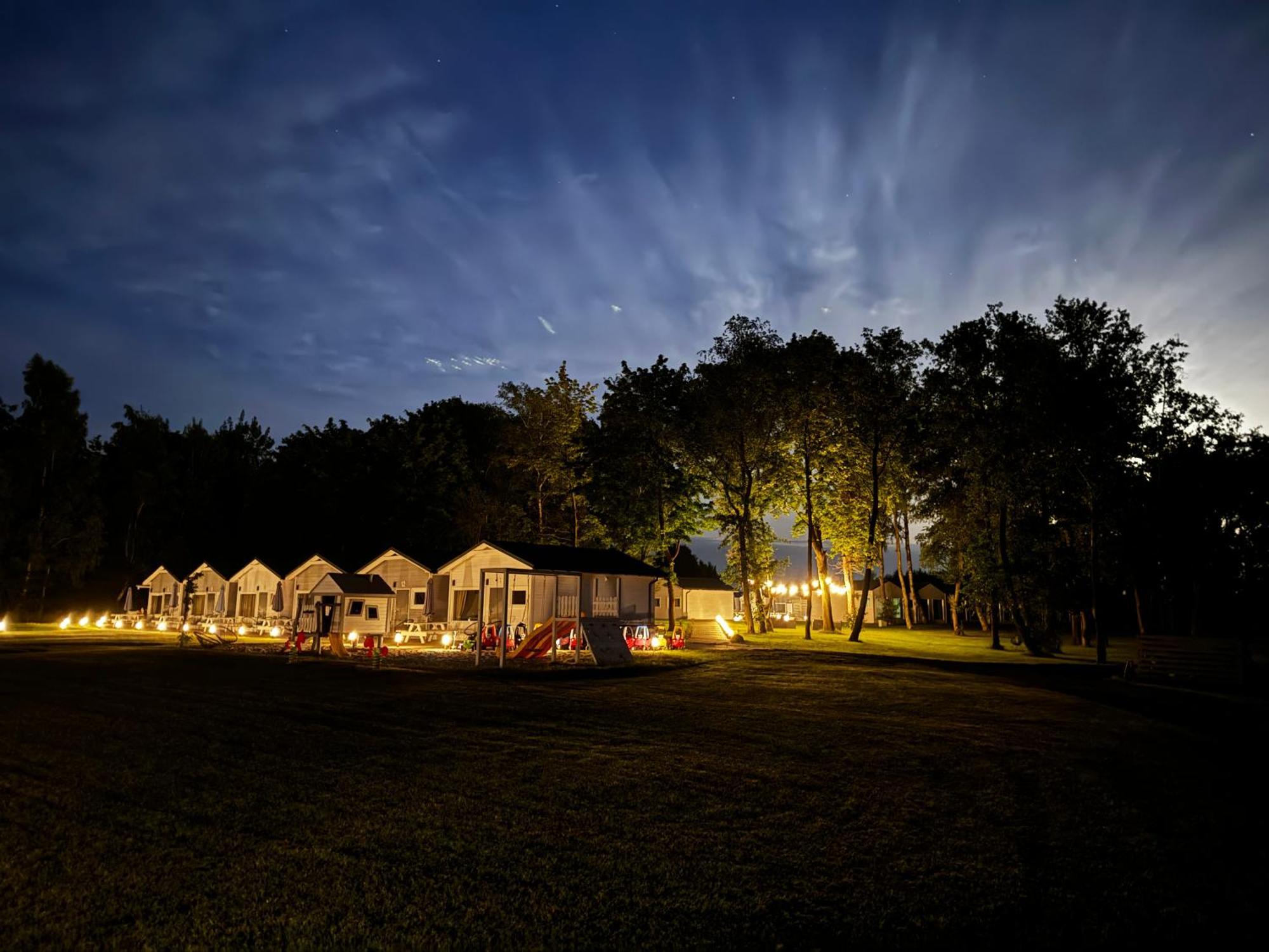 Lumi Resort Domki Letniskowe Z Podgrzewanym Basenem Реваль Экстерьер фото